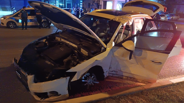 Osmaniye'de iki otomobilin çarpıştığı kazada 6 kişi yaralandı