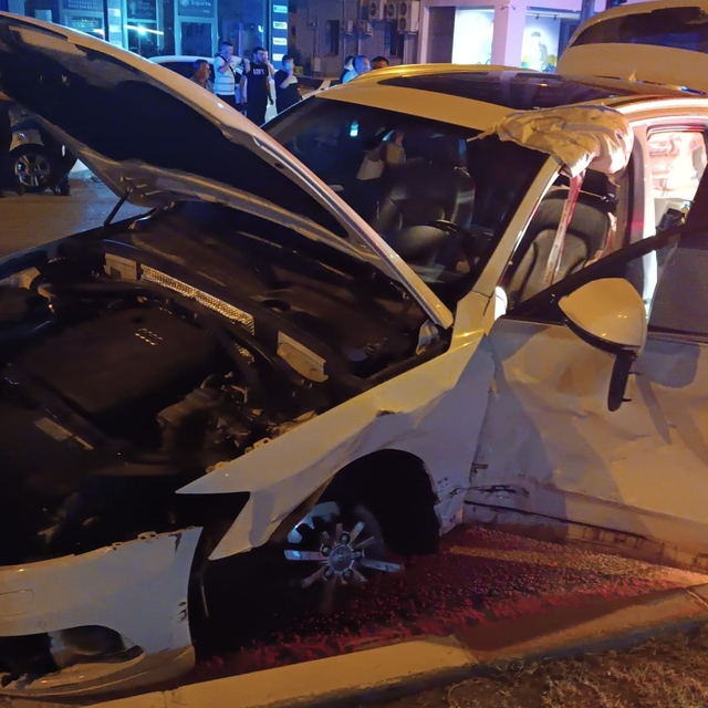 Osmaniye'de iki otomobilin çarpıştığı kazada 6 kişi yaralandı