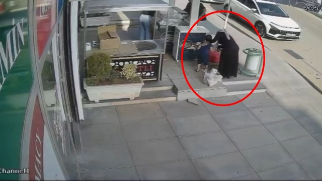 Eczacıdan hayat kurtaran 'Heimlich' manevrası