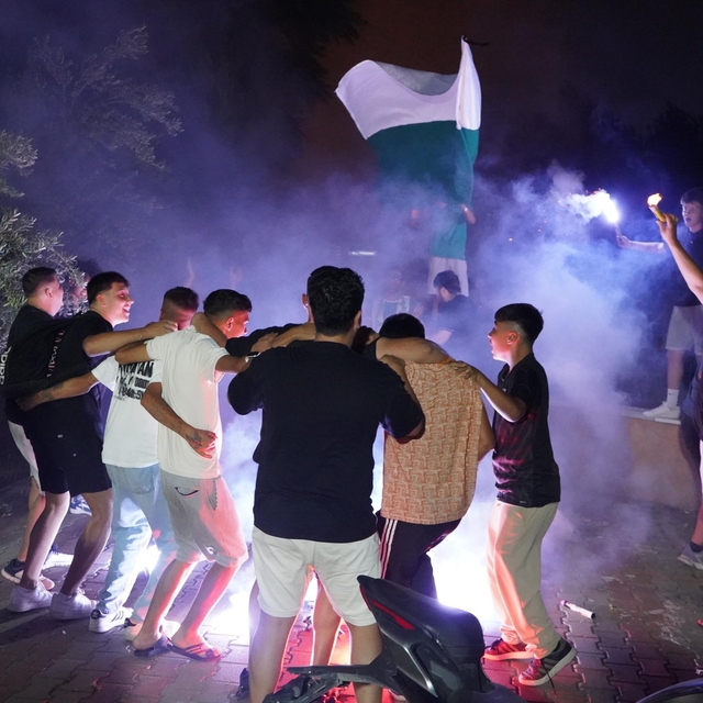 Muğlaspor taraftarından meşaleli destek