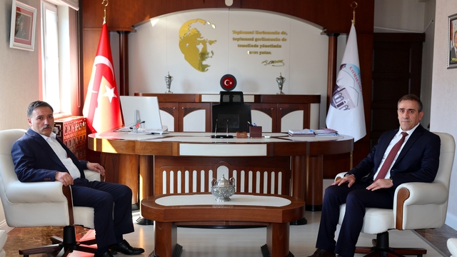 Vali Çiçek, Talas Kaymakamlığını ve SGK İl Müdürlüğünü ziyaret etti