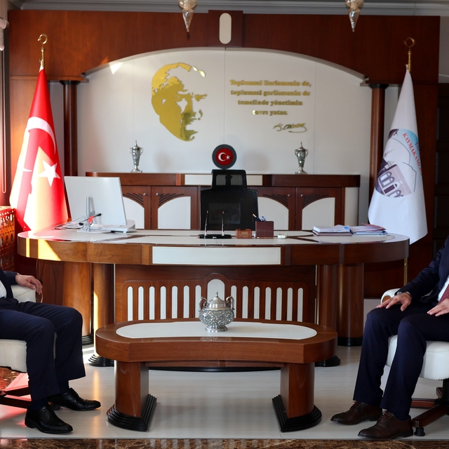 Vali Çiçek, Talas Kaymakamlığını ve SGK İl Müdürlüğünü ziyaret etti