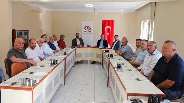 Sivas Belediye Başkanı Uzun, yeni buğday pazarında esnafla bir araya geldi