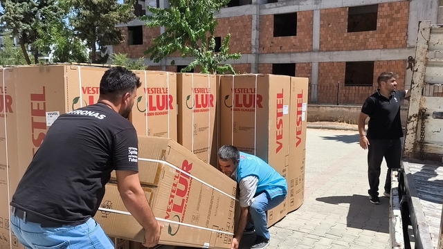 Adıyaman'da dünyaevine giren 100 çifte çeyiz yardımı teslim edildi