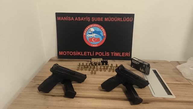 Yunusemre'de ruhsatsız tabancayla yakalanan 2 şüpheli gözaltına alındı