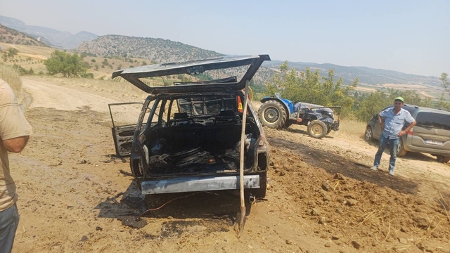 Bilecik'te seyir halindeki otomobil yandı