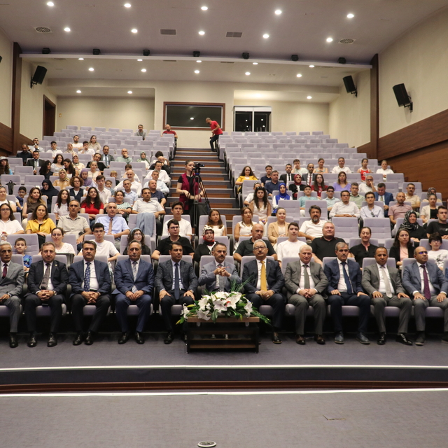 Kocaeli'de YKS ve LGS'de dereceye girenler ödüllendirildi