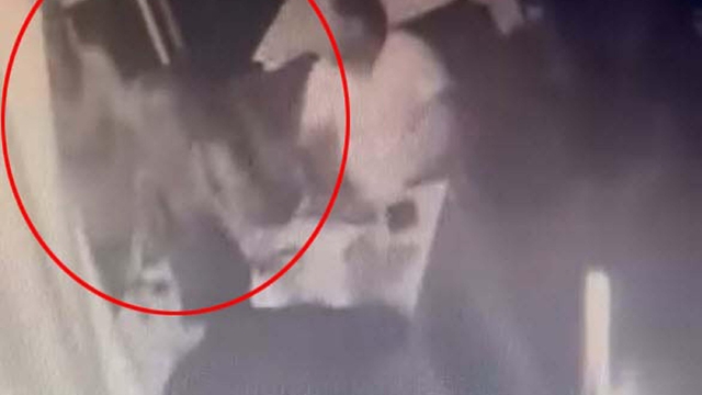 Eğlence mekanında arkasından yaklaştığı kadının başını masaya vurdu