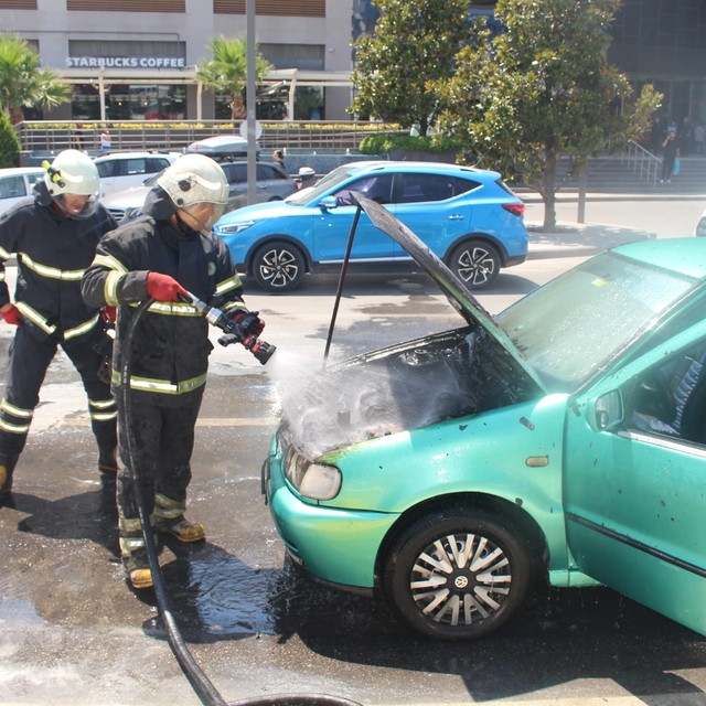 Edirne'de seyir halindeki otomobilde çıkan yangın söndürüldü