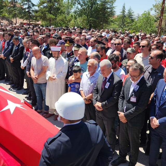 Yangında şehit olan başmühendisin babası: HÜRJET ilk uçtuğunda sevincini bi...