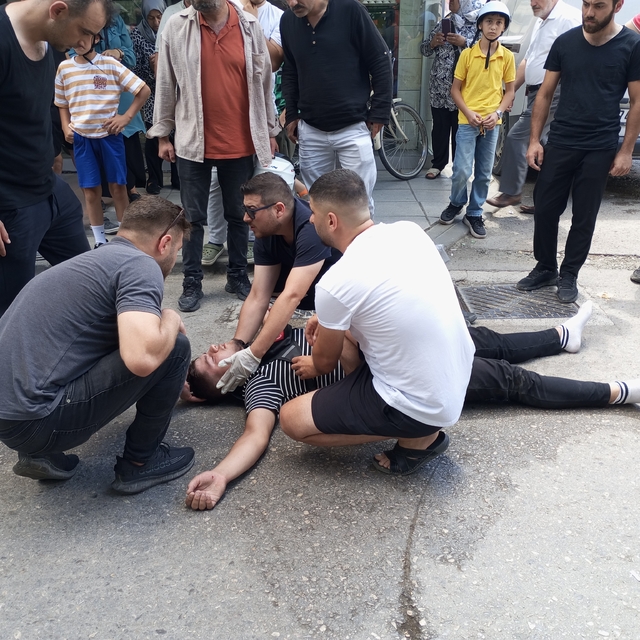 Çarşamba'da hafif ticari araçla çarpışan motosikletin sürücüsü yaralandı