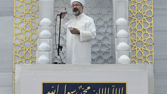 Diyanet İşleri Başkanı Erbaş, Ahmet Hamdi Akseki Camisi'nde hutbe irat etti: