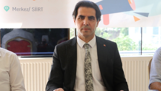 Siirt İl Milli Eğitim Müdürü İlhan Saz, kentte gazetecilerle bir araya geldi