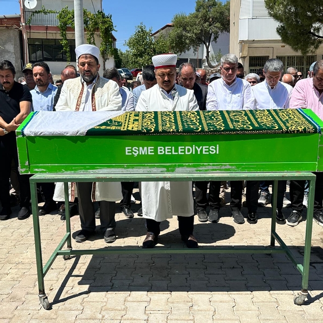 AK Parti Uşak Milletvekili İsmail Güneş'in annesi son yolculuğuna uğurlandı