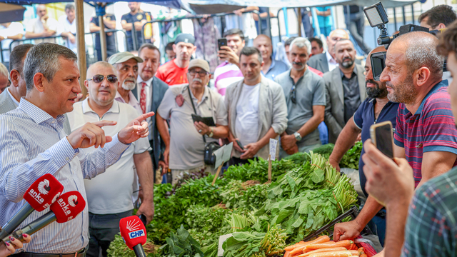 CHP Genel Başkanı Özel, semt pazarını ziyaret etti