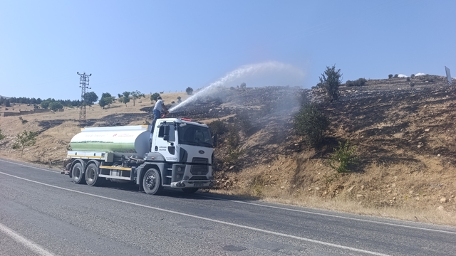 Çemişgezek'te otluk alanda çıkan yangın söndürüldü