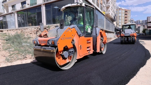 Mardin Büyükşehir Belediyesince Ravza Caddesi'nde yol çalışması başlatıldı