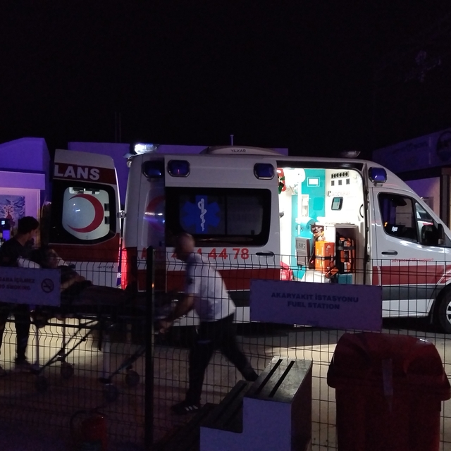 Kruvaziyerde rahatsızlanan Kanada uyruklu yolcu deniz ambulansıyla tahliye...