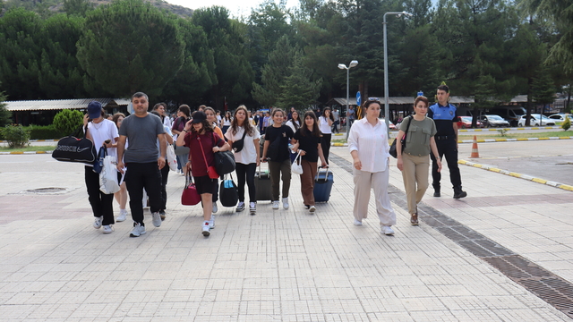 Amasya'da emniyetin projesiyle 80 kız öğrenci kampa uğurlandı