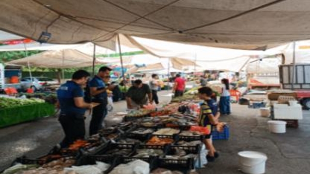 Batman'da semt pazarlarında gıda denetim yapıldı