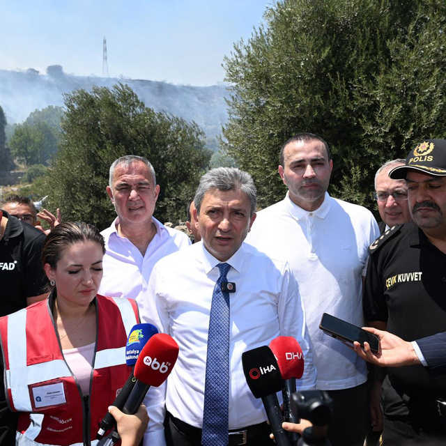 Antalya'da 4 orman yangını kontrol altında, 2'sine müdahale sürüyor (12)