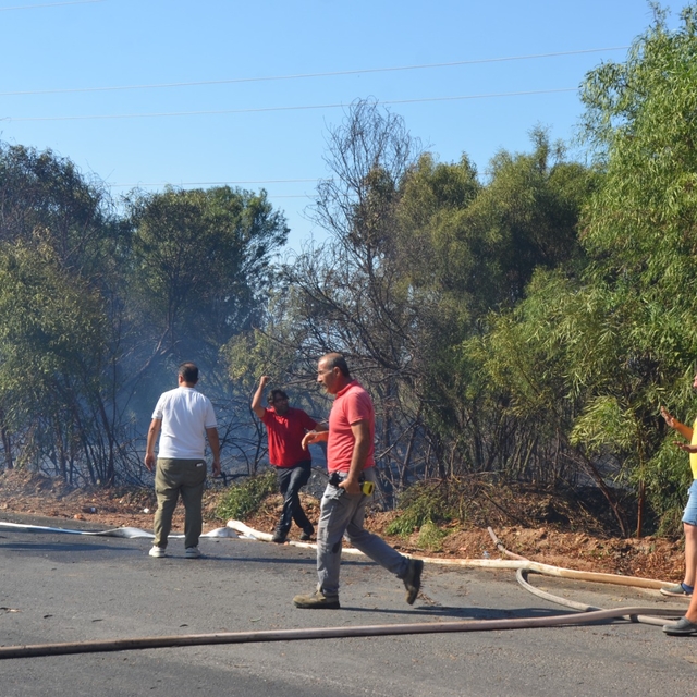 Serik'te çalılık alanda çıkan yangın söndürüldü