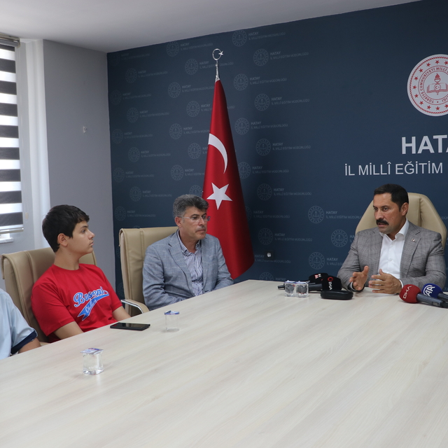 Hatay'da LGS ve YKS'de başarılı olan öğrenciler ödüllendirildi