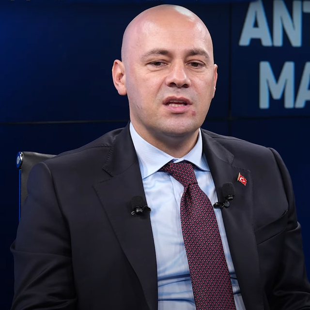 Antalya Büyükşehir Belediyesi'ne yönelik 2'nci dalga operasyonda 2 tutuklam...