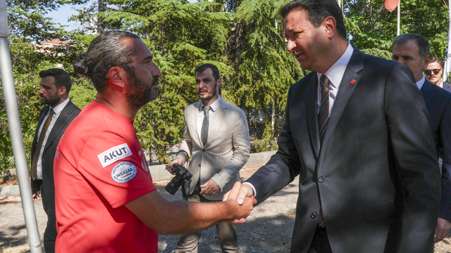 Saadet Partisi Genel Başkanı Arıkan, AKUT'a taziye ziyaretinde bulundu