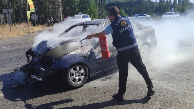 Çorum'da iki otomobilin çarpışması sonucu 4 kişi yaralandı