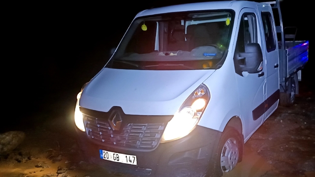 Kars'ta sel ve heyelan nedeniyle kara yollarında 11 araç mahsur kaldı