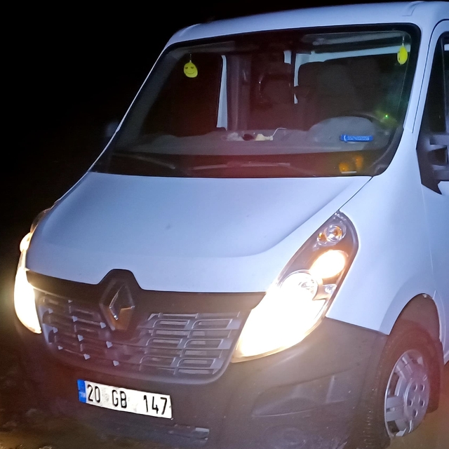 Kars'ta sel ve heyelan nedeniyle kara yollarında 11 araç mahsur kaldı