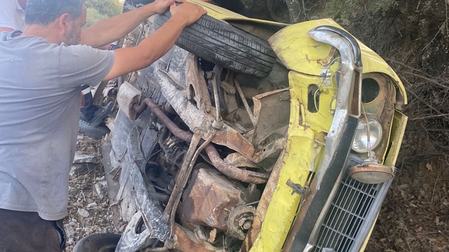 Çanakkale'de devrilen otomobilin sürücüsü yaralandı