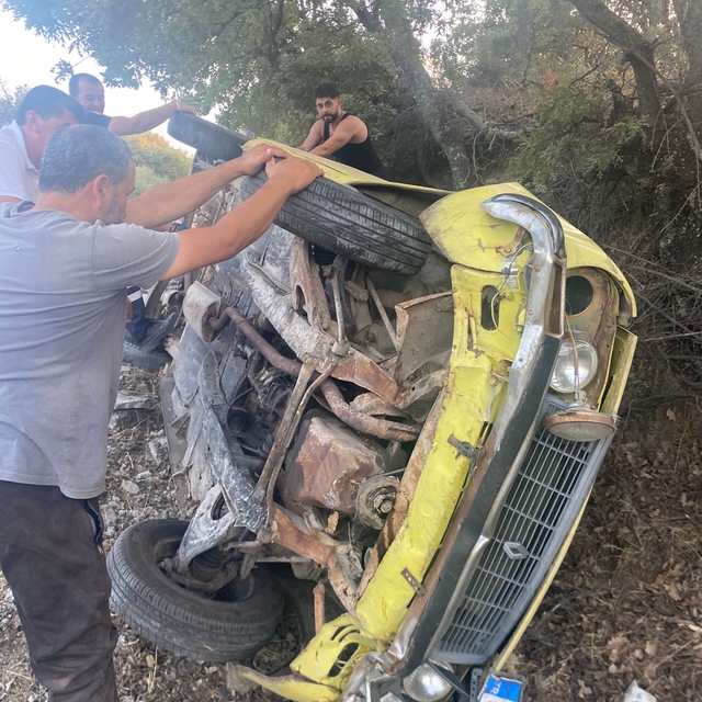 Çanakkale'de devrilen otomobilin sürücüsü yaralandı