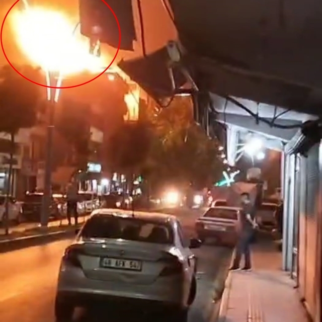 Batman'da çatı katındaki patlama kamerada