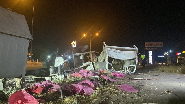 Elazığ'da otomobil ile 3 tekerlekli motosiklet çarpıştı; 3 yaralı