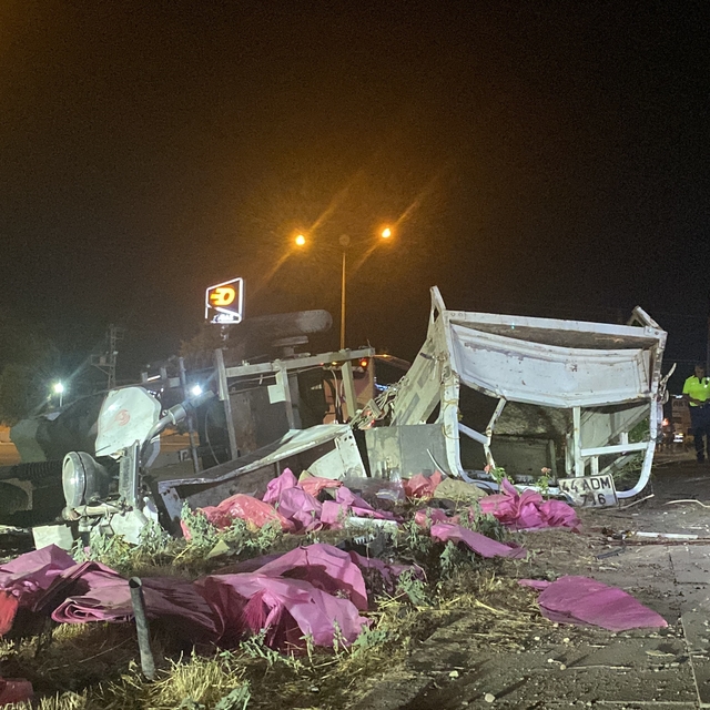 Elazığ'da otomobil ile 3 tekerlekli motosiklet çarpıştı; 3 yaralı