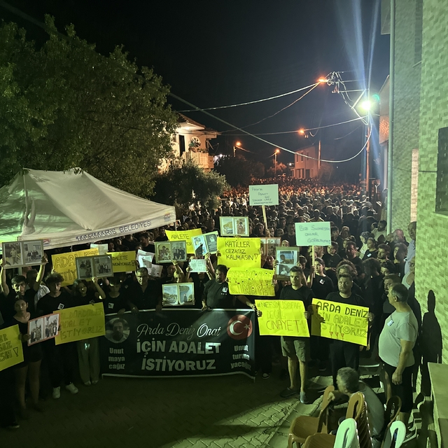 Muğla'da teknede yaşanan kavgada denize düşüp ölen Arda Deniz Onat için yür...