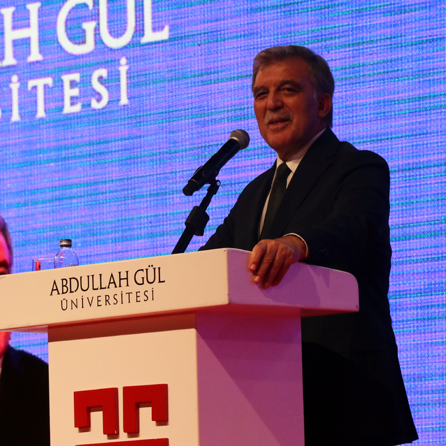 11'inci Cumhurbaşkanı Gül: Dünyada çok tehlikeli bir dönemden geçiyoruz