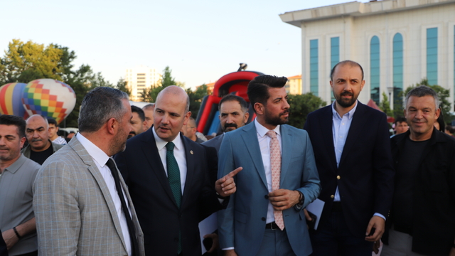 AK Parti Genel Başkan Yardımcısı İleri, Pursaklar'da 4. Çocuk Şenliği'ne katıldı