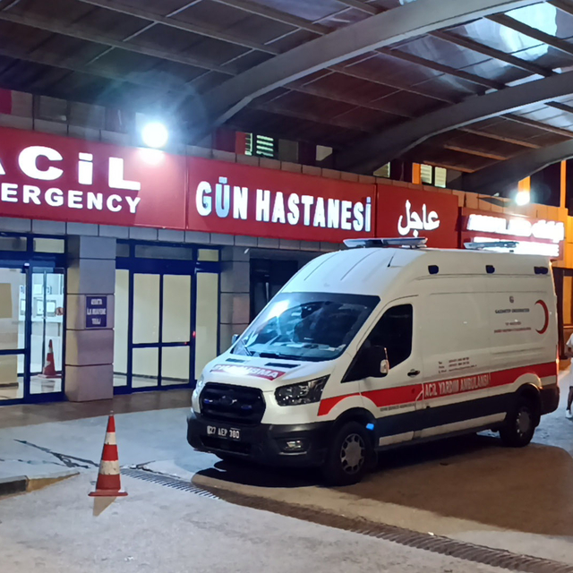 8 kilo altını gasp ederek kaçan şüpheliler, operasyon sırasında ekiplere at...