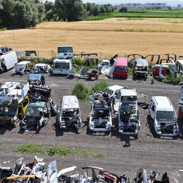Hurda araçların tamponları, mobilya aksesuarına dönüştürülüyor