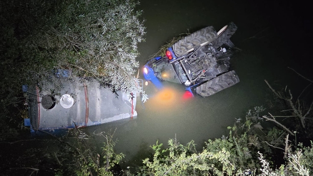 Kastamonu'da ırmağa devrilen traktörün sürücüsü yaralandı