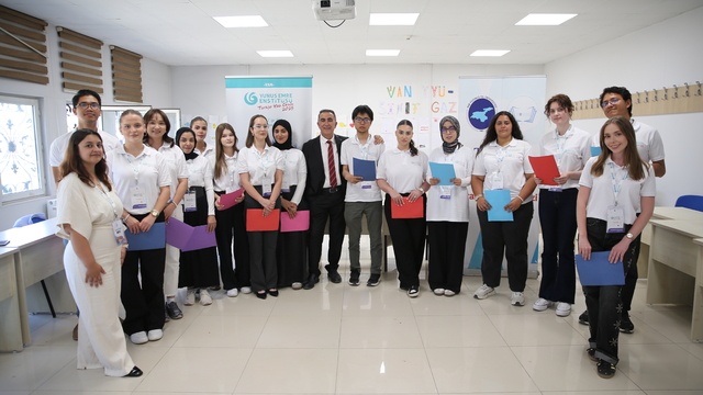 Yabancı öğrenciler söyledikleri yöresel şarkılarla Türkçelerini pekiştiriyor