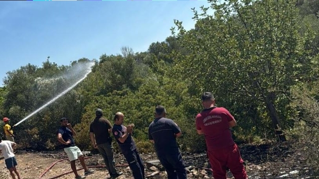 Adrasan'da tarım arazisinde çıkan yangın söndürüldü
