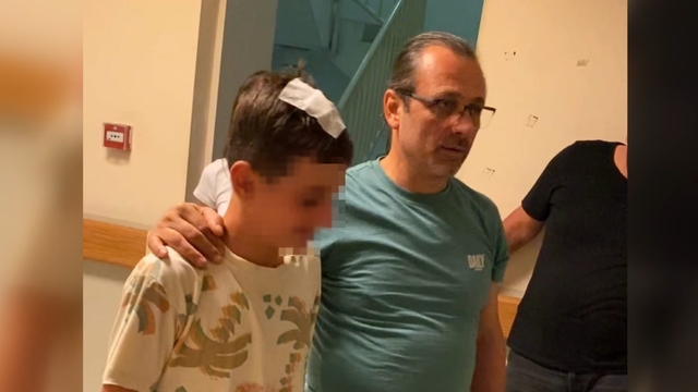 Sokakta oynayarken komşusunun başına şişe attığı çocuk yaralandı