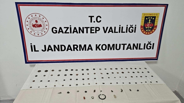 Gaziantep'te tarihi eser niteliğinde 80 sikke ile 14 obje ele geçirildi