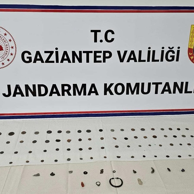 Gaziantep'te tarihi eser niteliğinde 80 sikke ile 14 obje ele geçirildi