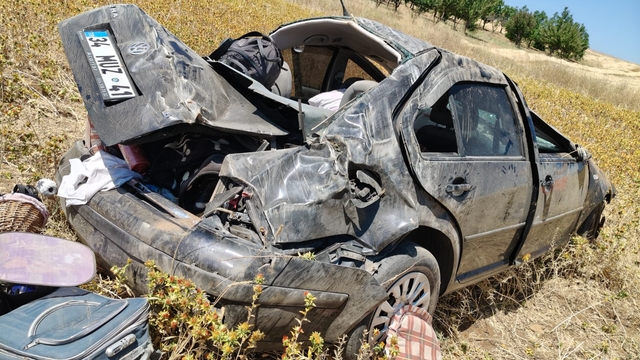 Konya'da tarlaya devrilen otomobildeki 3 kişi yaralandı