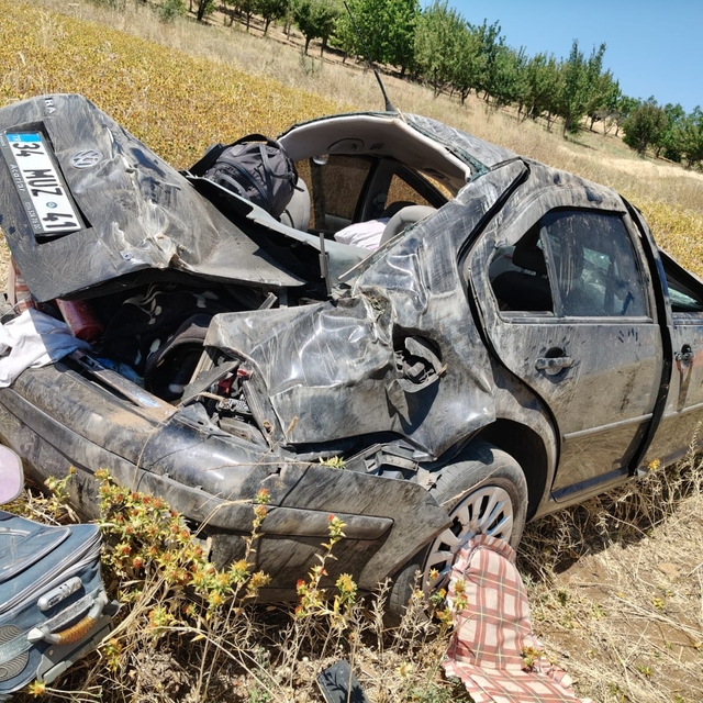 Konya'da tarlaya devrilen otomobildeki 3 kişi yaralandı